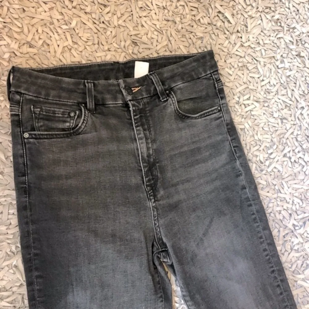 H&M Gray/Black High Rise Distress Skinny Ankle Jeans-Size 30 - Picture 5 of 11